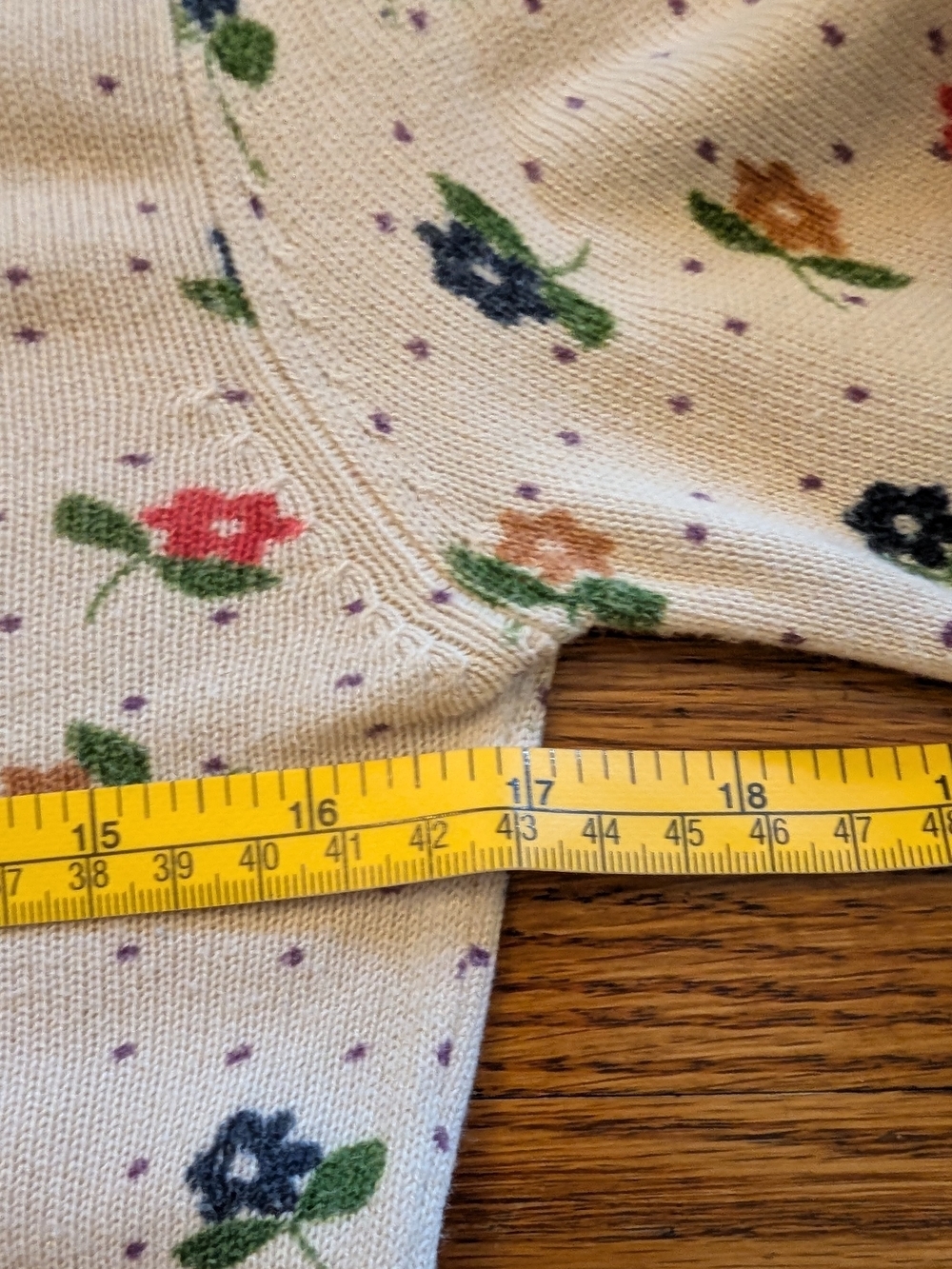 Lux Cream Floral Long-Sleeve Crewneck Knit Top Size M - Picture 7 of 9